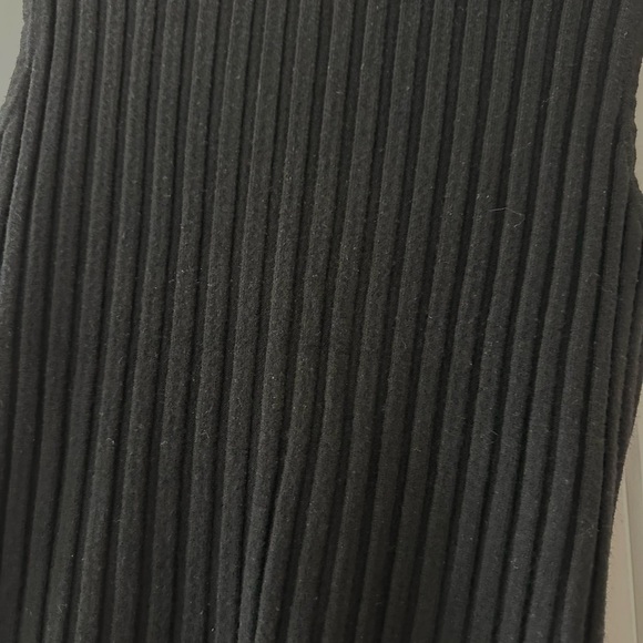 Vila Milano Sleeveless Mock Turtleneck Top - Picture 5 of 5